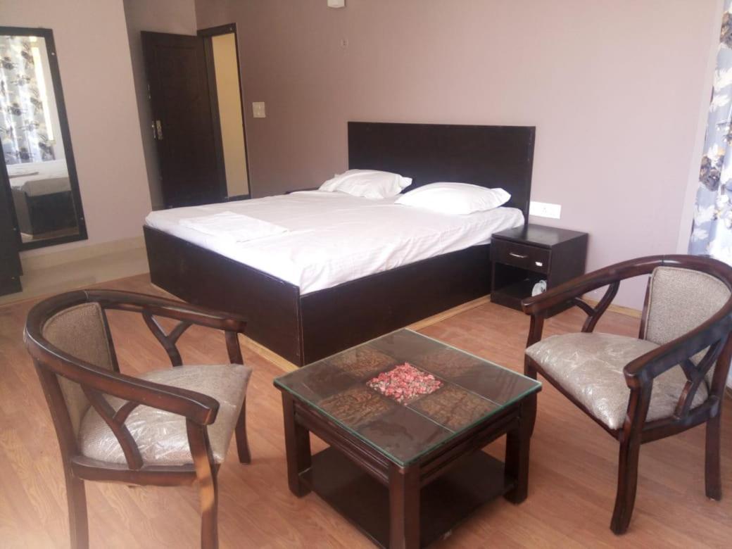 Hotel-78 Pithorāgarh Kültér fotó