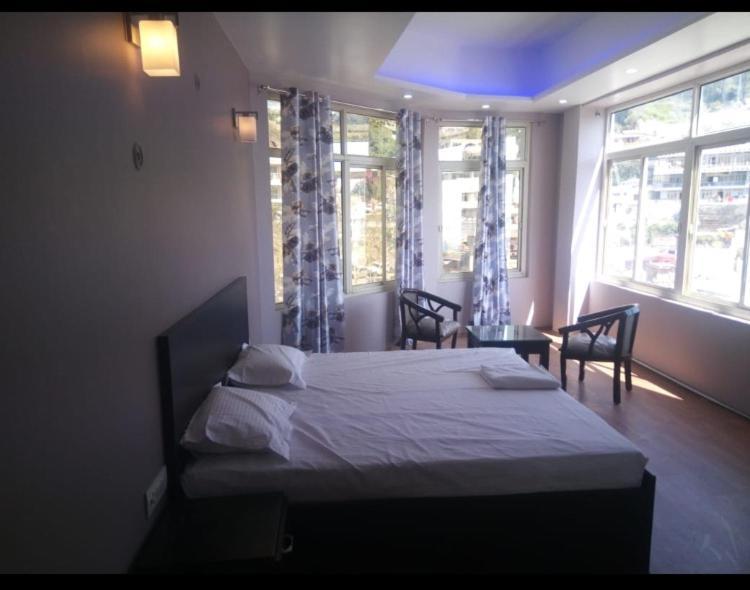 Hotel-78 Pithorāgarh Kültér fotó